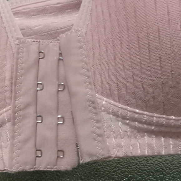 Cute new without tag pink bra. - Picture 3 of 10